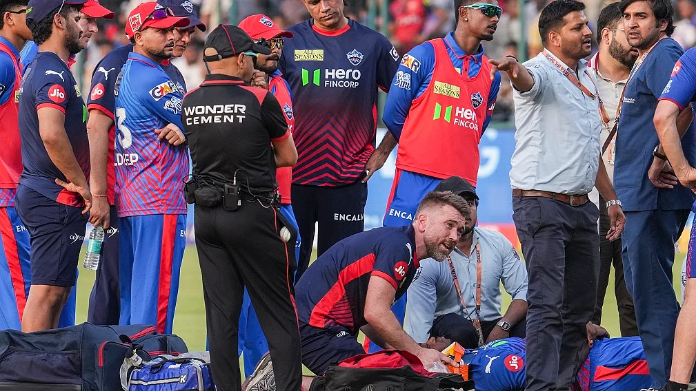 IPL: दिल्ली-पंजाब के बीच मैच के दौरान एनगिडी को लगी गंभीर चोट, एंबुलेंस से अस्पताल ले जाया गया