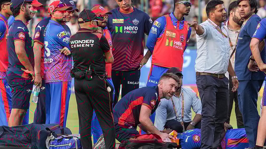 IPL: दिल्ली-पंजाब के बीच मैच के दौरान एनगिडी को लगी गंभीर चोट, एंबुलेंस से अस्पताल ले जाया गया