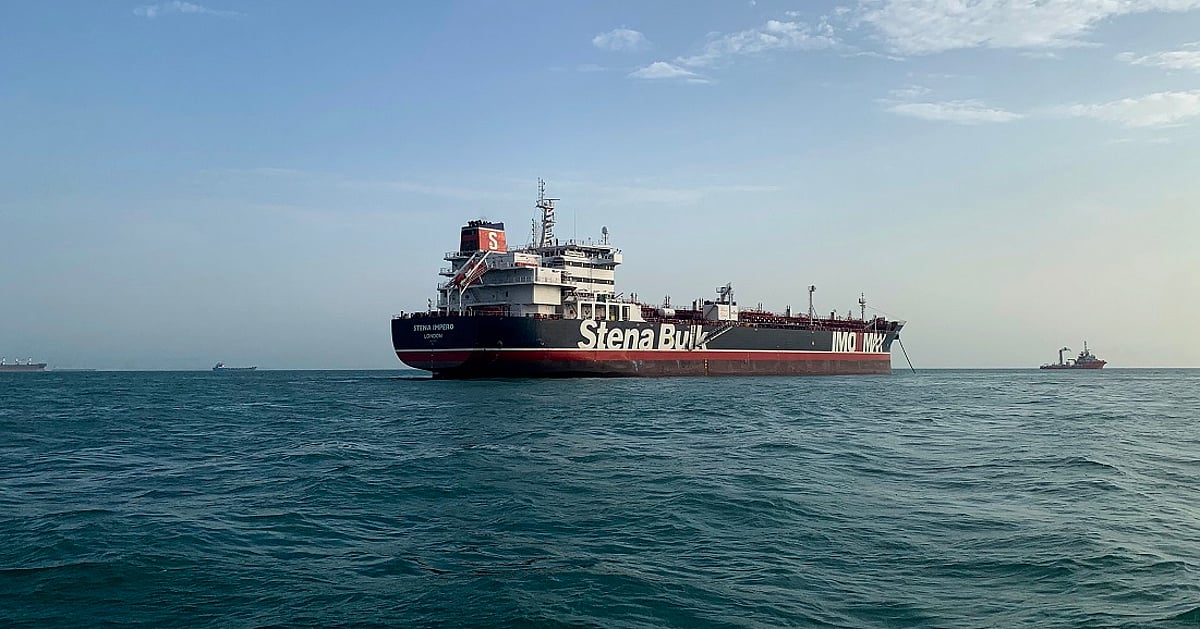 ओमान तट के पास ईरानी कोस्ट गार्ड की चेतावनी फायरिंग से हड़कंप, जहाज पर सवार भारतीय क्रू सुरक्षित