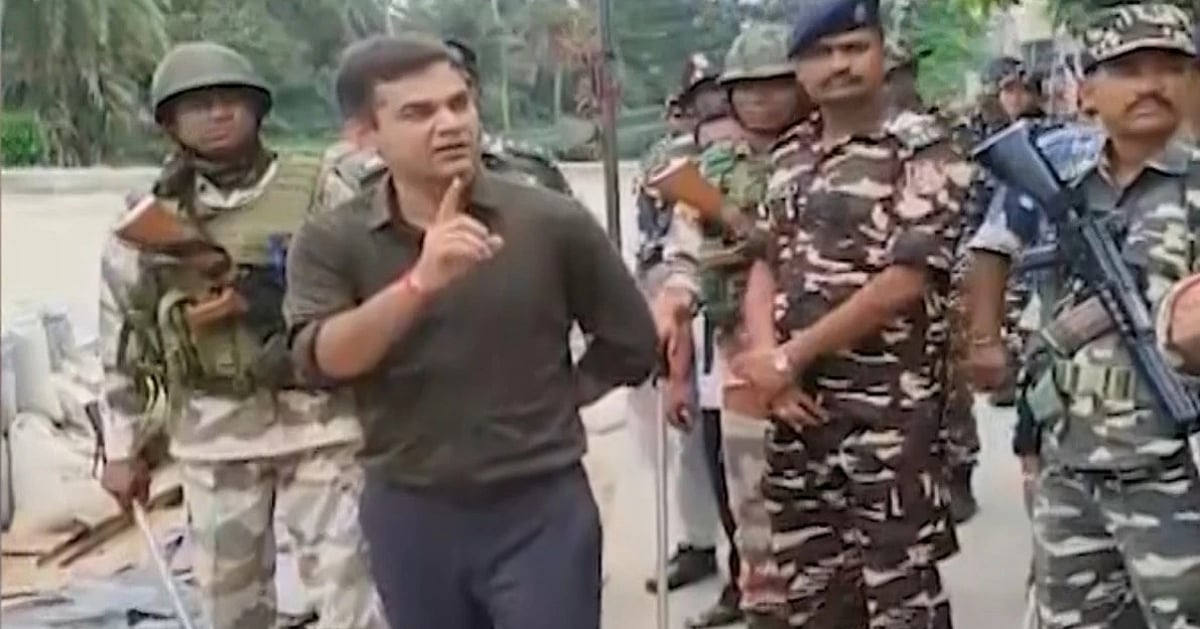 बंगाल: कैमरे पर पकड़े गए तृणमूल कार्यकर्ताओं को धमकाते चुनाव आयोग के ‘पर्यवेक्षक’