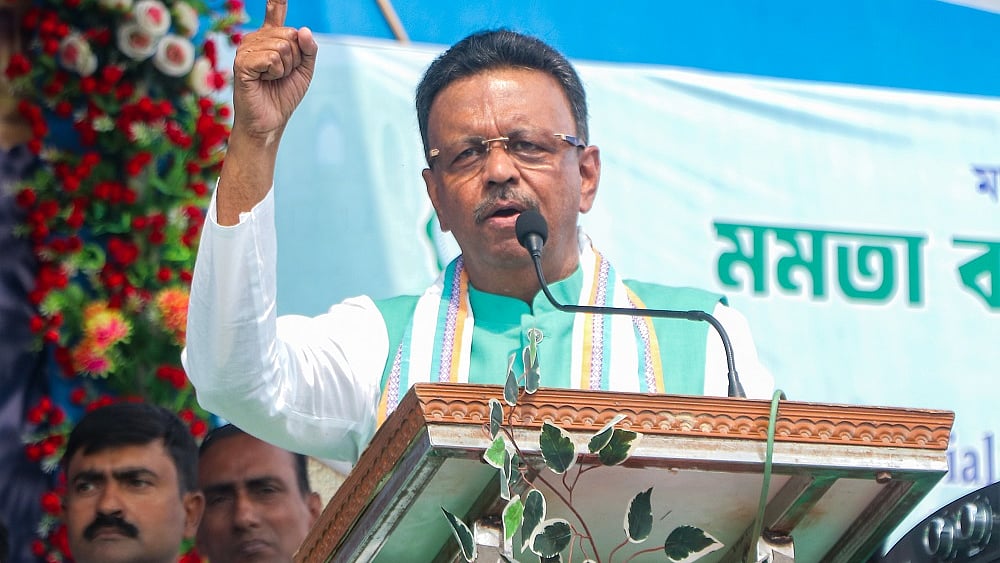 कोलकाता मेयर हकीम के घर आधी रात छापेमारी, CRPF कमांडर और पुलिस ऑब्जर्वर पर धमकी देने का आरोप