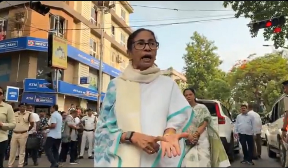 बंगालः ममता का आरोप- केंद्रीय बलों का अत्याचार अभूतपूर्व, यह स्वतंत्र और निष्पक्ष चुनाव नहीं, लेकिन TMC जीतेगी