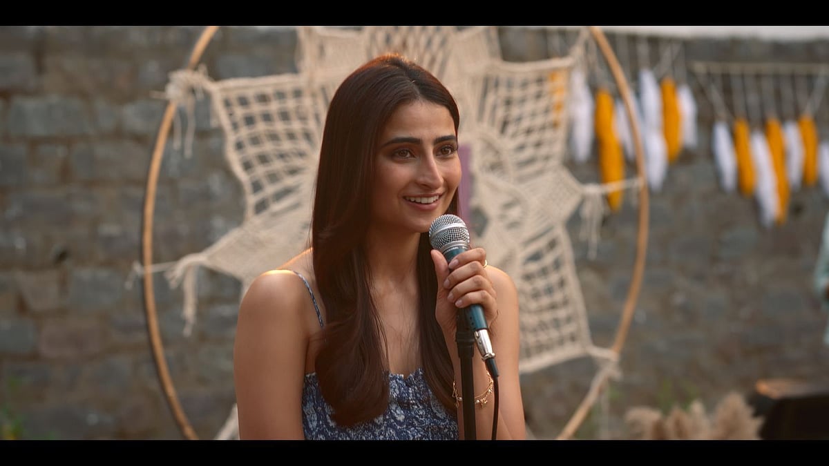 सिनेजीवन: खेसारी ने दिल्ली में हुई घटना पर जताया आक्रोश और वरुण धवन ने केजीएफ फेम यश का जताया आभार 