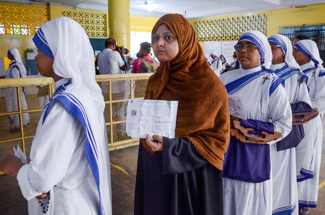 पश्चिम बंगाल चुनाव: दूसरे चरण में 3 बजे तक 78.68 प्रतिशत मतदान, ममता ने केंद्रीय बलों पर लगाए गंभीर आरोप