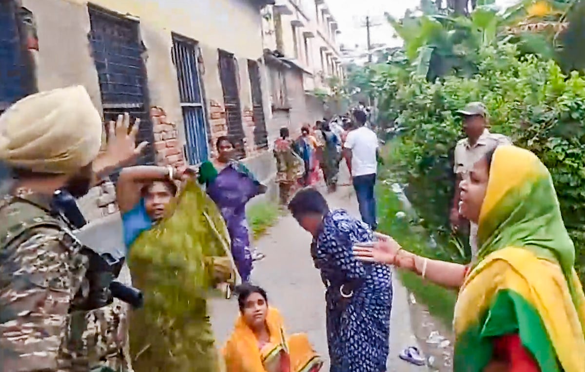 बंगाल विधानसभा चुनाव में छिटपुट हिंसा के बीच एक बजे तक 61 प्रतिशत से अधिक मतदान