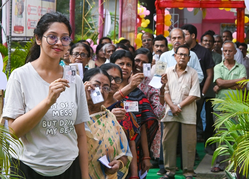 पश्चिम बंगाल चुनाव में रिकॉर्ड 92.47 प्रतिशत मतदान, आज दूसरे चरण में 91.66 फीसदी वोट पड़े