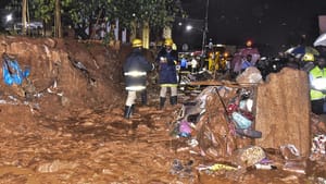 बेंगलुरु में तेज बारिश और आंधी से अस्पताल की दीवार गिरी, 7 लोगों की मौत, सीएम सिद्धरमैया ने जांच के आदेश दिए