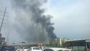 हाईराइज सोसायटी के फ्लैट में लगी भीषण आग