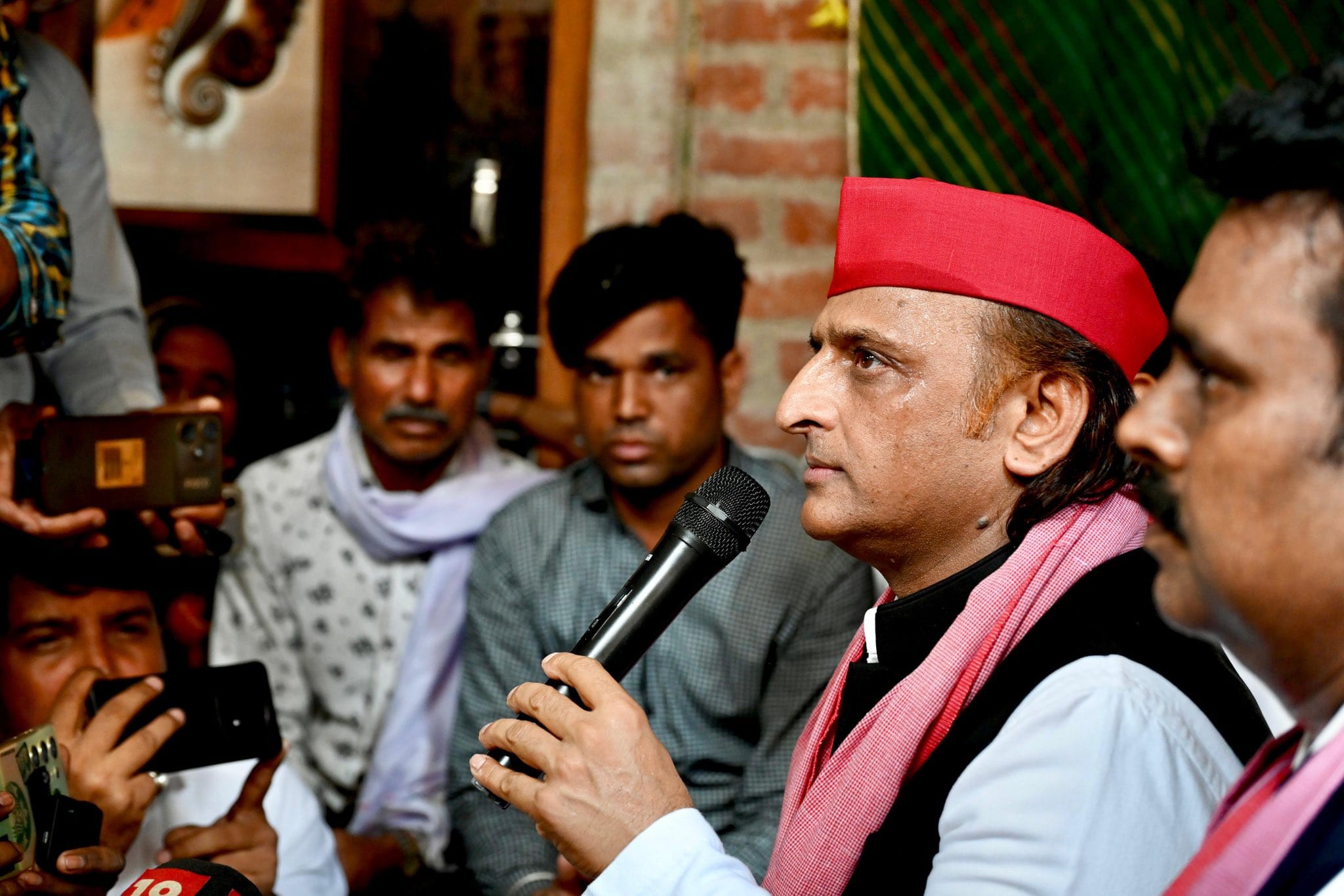 अखिलेश यादव बोले- यूपी अपराधों में ‘नंबर एक’, हरदोई में युवती की नृशंस हत्या के मामले की सीबीआई जांच हो