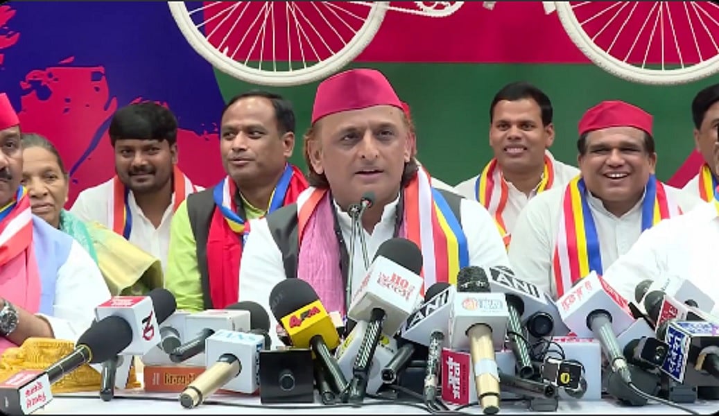 बंगाल में वही प्रक्रिया पूरी तरह लागू की गई, जिसका परीक्षण उत्तर प्रदेश में हुआ था: अखिलेश यादव