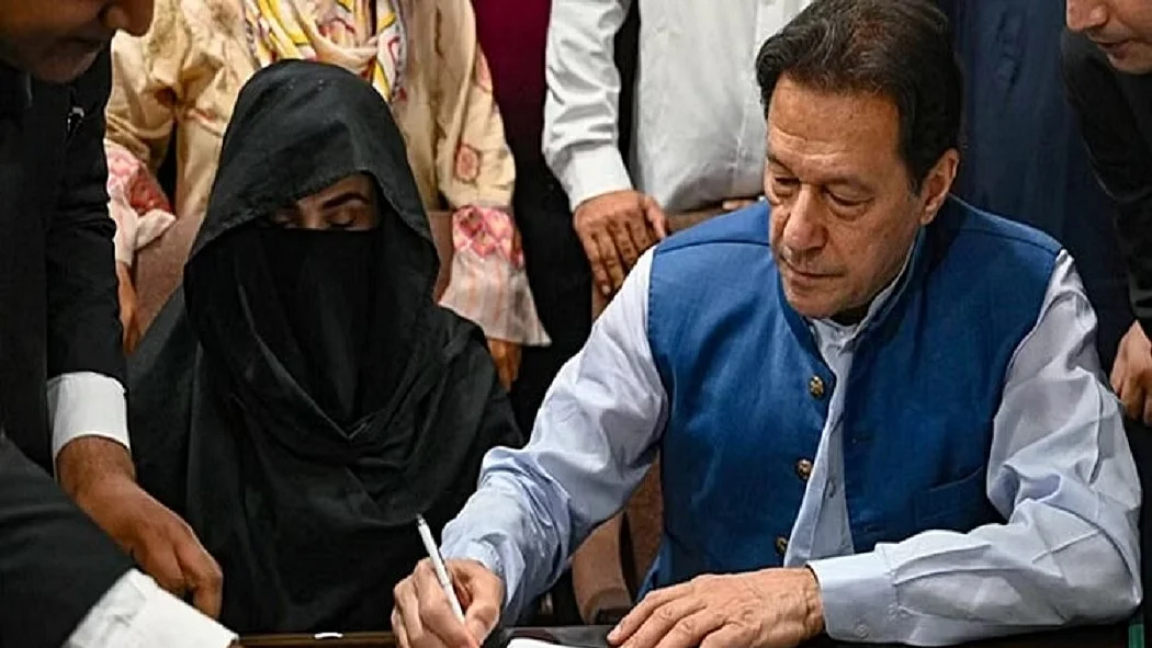 पाकिस्तान: पूर्व पीएम इमरान खान और उनकी पत्नी को बड़ी राहत, तोशाखाना ...