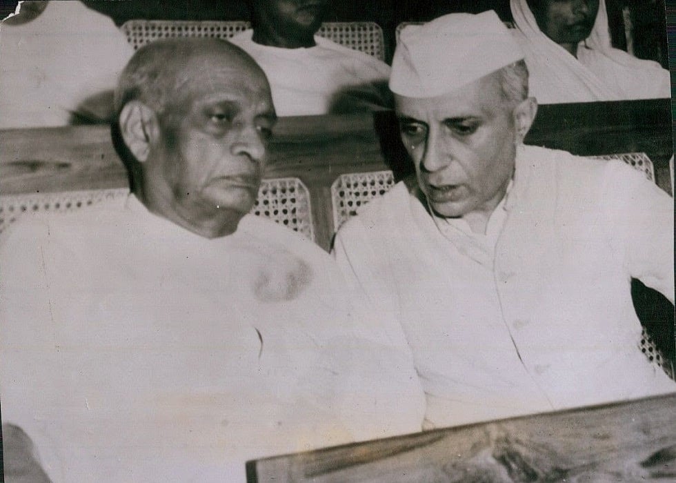 कश्मीर और पटेल-नेहरू का कु-प्रचारित मतभेद, 
‘संपूर्ण राजनीति विज्ञान’ के छात्र का गढ़ा इतिहास का पाठ