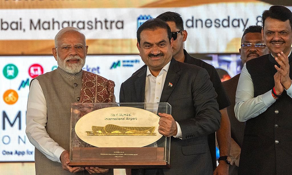 गहरे अंतर्विरोध से जूझता लोकतंत्र