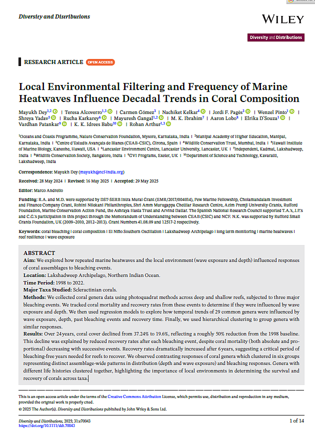 Local Environmental Filtering and Frequency of Marine
Heatwaves Influence Decadal Trends in Coral Composition