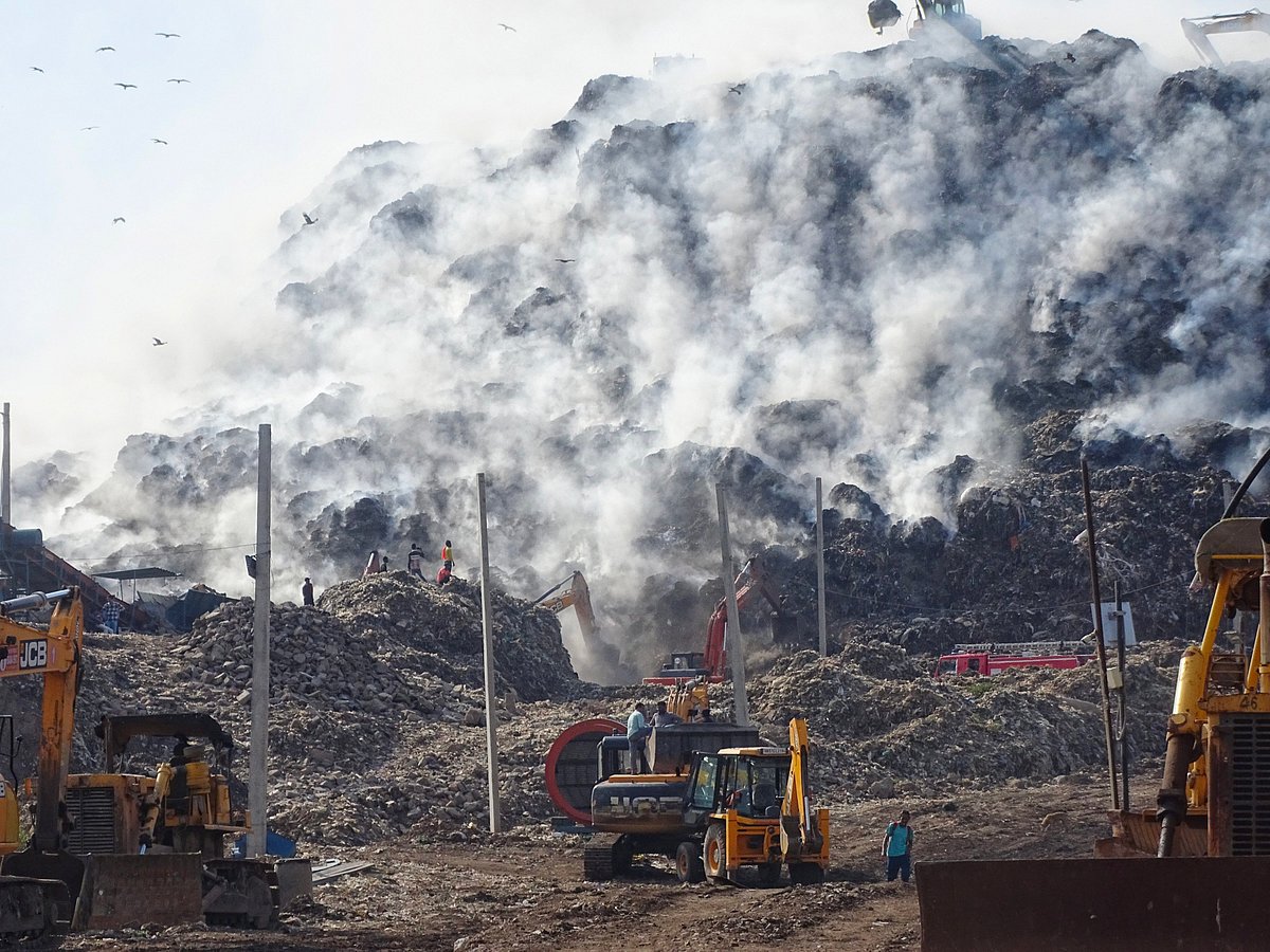 Delhi’s Ghazipur landfill engulfed in flames, residents report breathing issues
