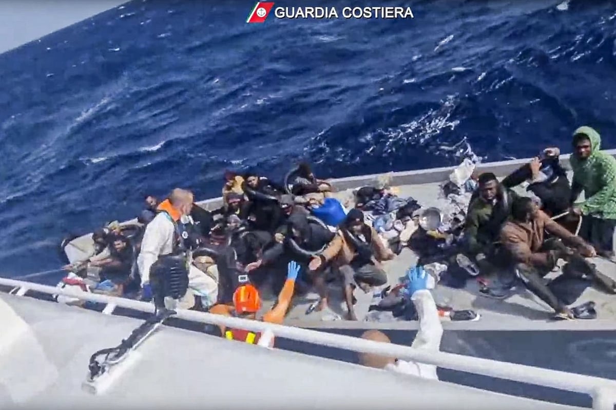Italian coast guard rescues 22 shipwrecked people, recovers 9 bodies. Some 15 reported missing Italian coast guard rescues 22 shipwrecked people, recovers 9 bodies. Some 15 reported missing