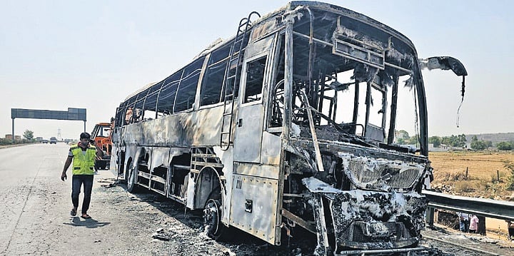 Nine charred to death, 15 injured as moving bus catches fire in Haryana - Vimarsana News