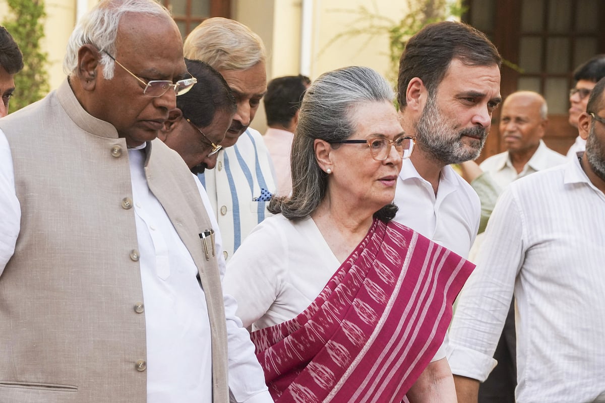 PM lost mandate, still being sworn in: Sonia after re-election as Congress chairperson - Vimarsana News
