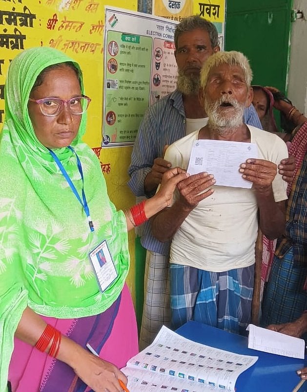 92-year-old Khalil Ansari votes for the first time in Jharkhand - Vimarsana News