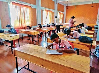 Lefthanders gather to showcase unique talent in Kasaragod