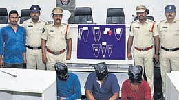 Guntur police arrest 3 thieves, seize gold ornaments worth Rs 4.95 lakh