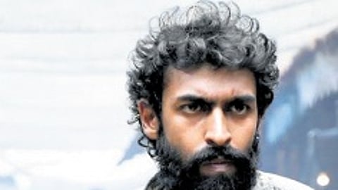 The film’s central theme revolves around the conflict between two neighbouring villages, Basti and Badanal, separated by a river.