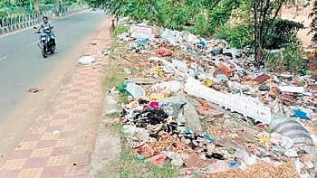 Odisha Postpuja pollution returns to Mahanadi riverbank