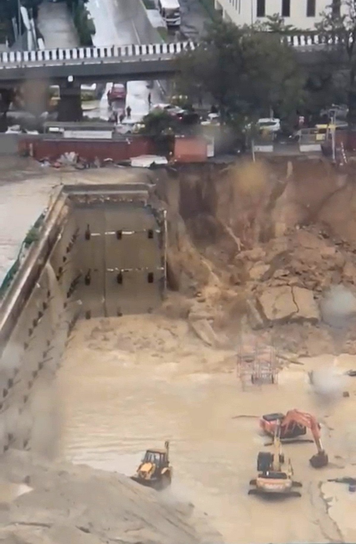 Bengaluru floods Heavy rains leave city waterlogged, homes flooded