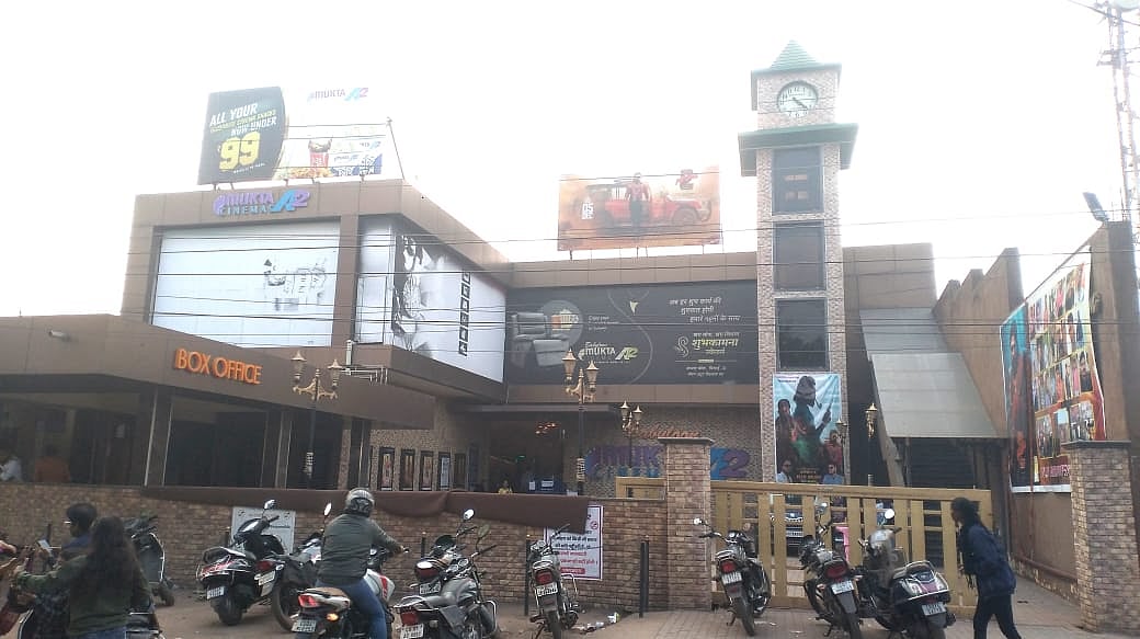 Thieves rob Rs 1.28 lakh from theatre after night screening of ‘Pushpa-2’ in Chhattisgarh