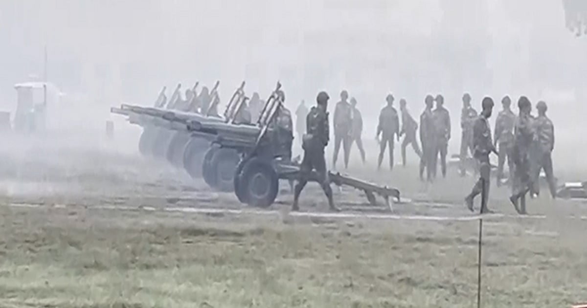 Congress protests removal of 1971 war photo