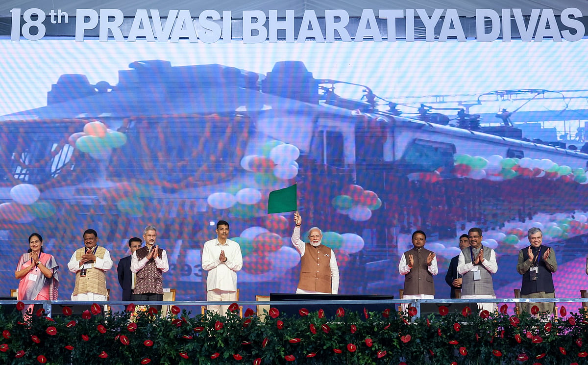PM Modi flags off Pravasi Bharatiya Express