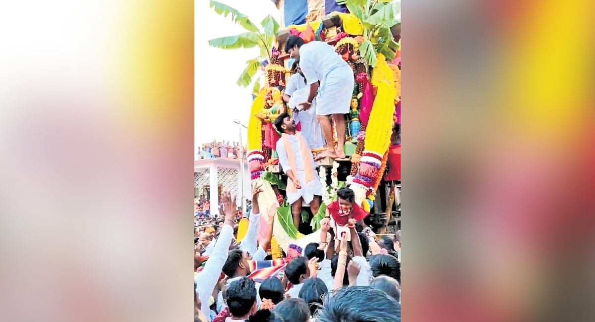 Kar Kar Ritual Infant-tossing ritual continues in Koppal, parts of North Karnataka