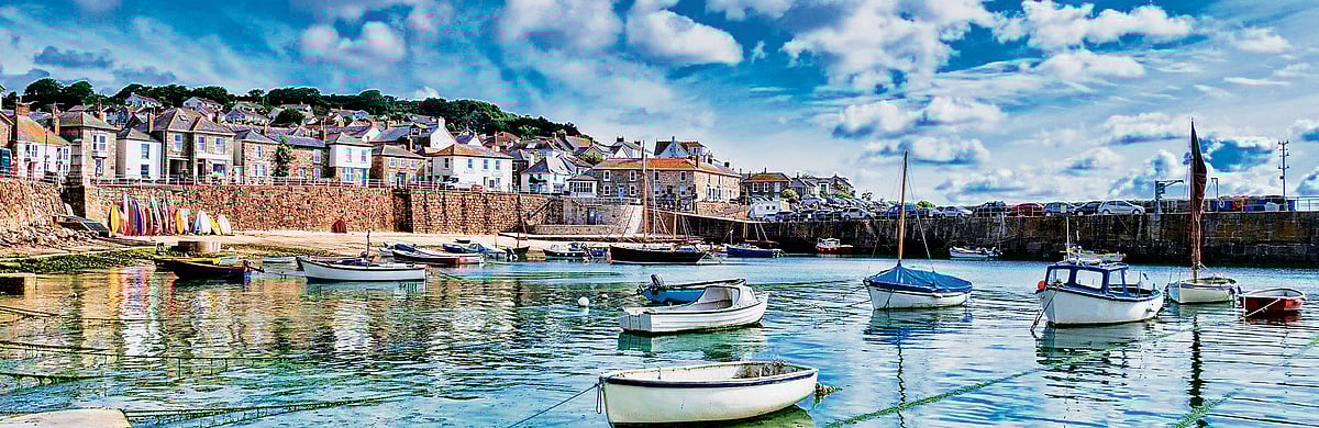 A spouses and smugglers walkabout