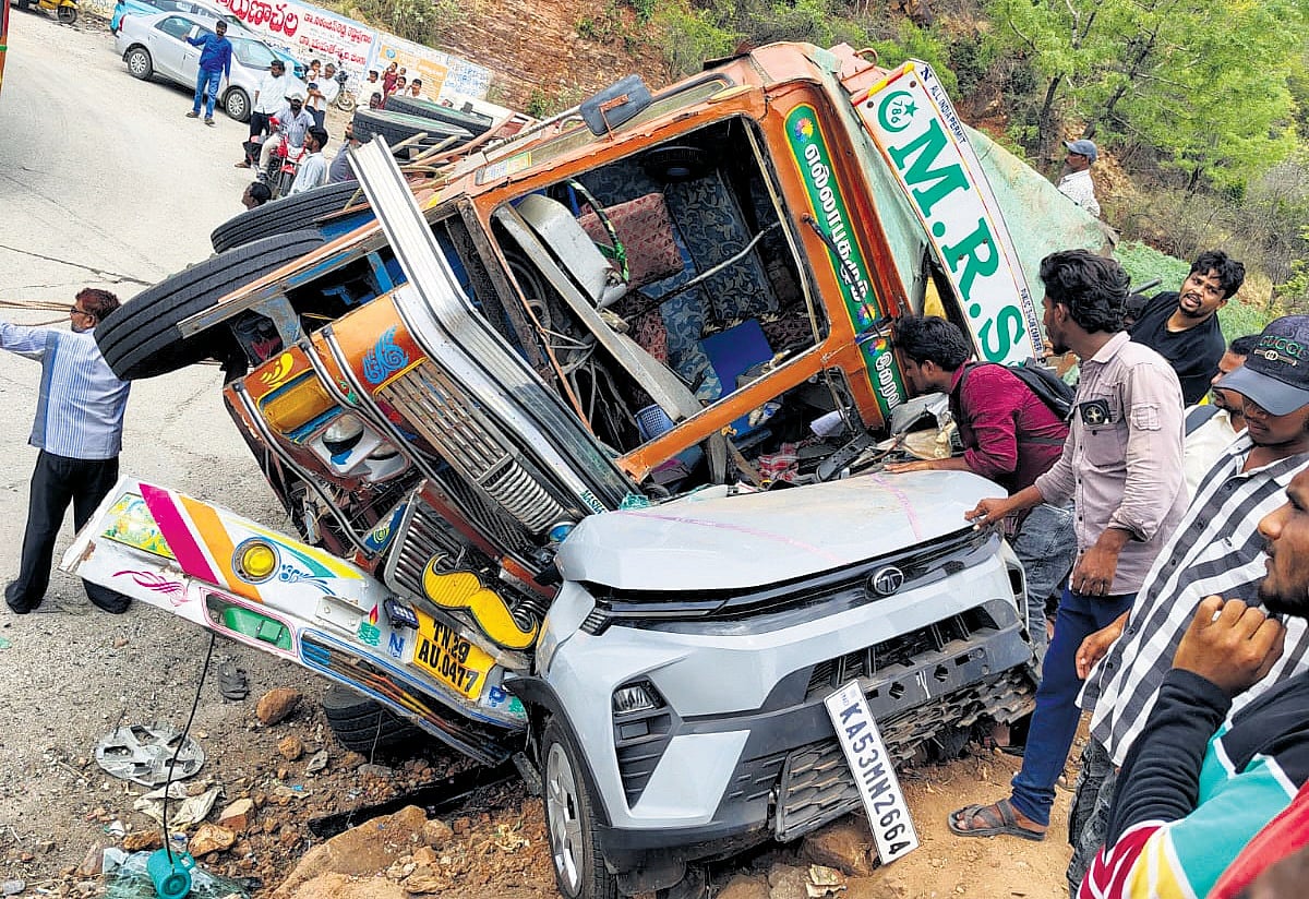 Four killed, three injured as lorry rams into car in Andhra Pradesh