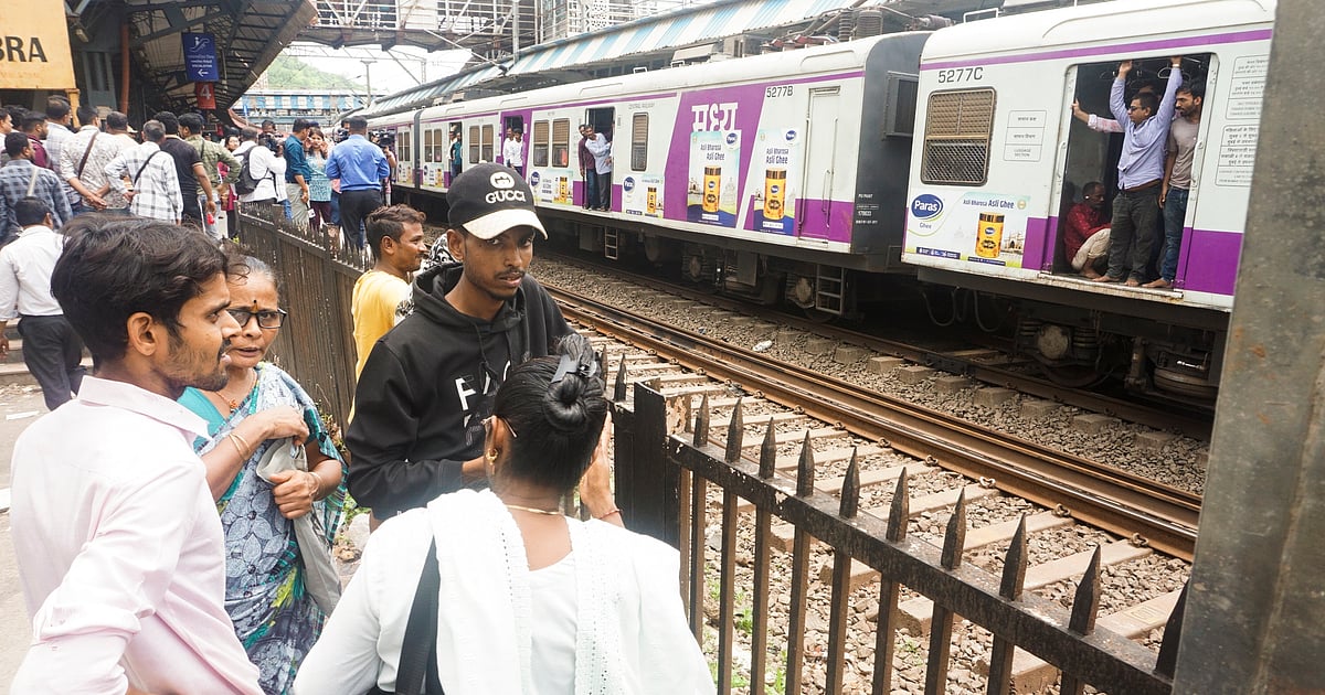 Four Dead, Two Injured Falling From Overcrowded Mumbai Local