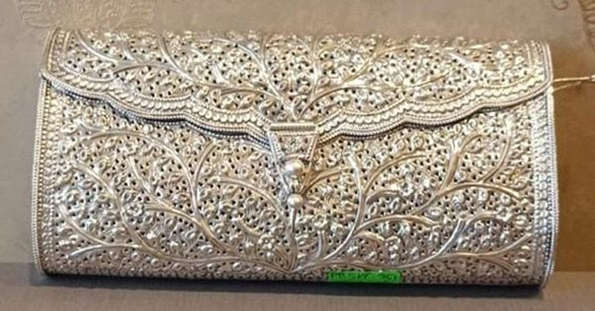 PM Modi Gifts Odisha's Filigree Purse to Ghana's First Lady