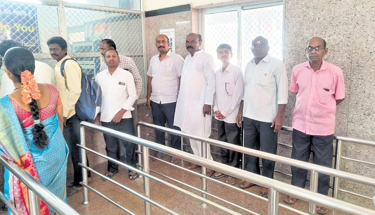 Telangana: Villagers pool funds to halt trains at Nekkonda