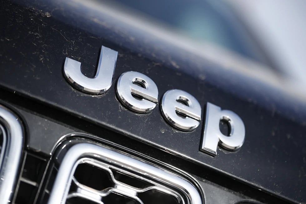 Chrysler recalling more than 330,000 Jeep Grand Cherokees due to steering wheel issue