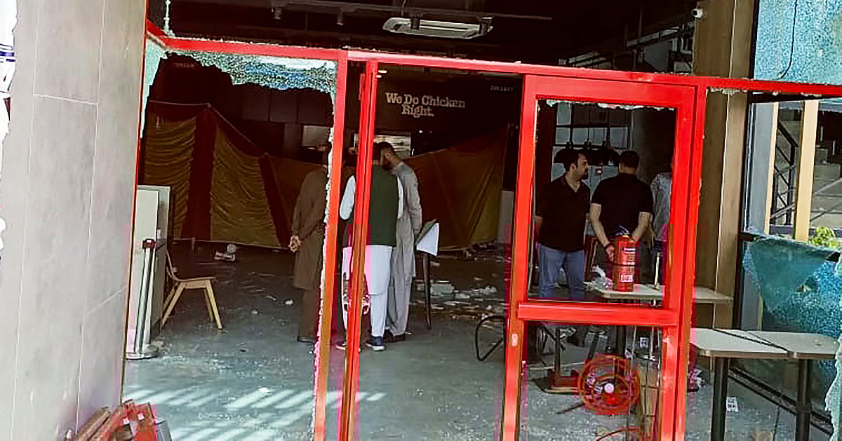 Dozens of pro-Palestinian protesters set fire to KFC restaurant in Pakistan