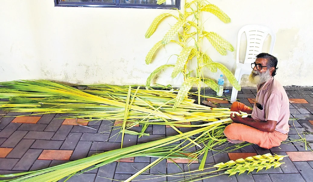 Kerala: Parameshwaran weaves a welcome with kuruthola