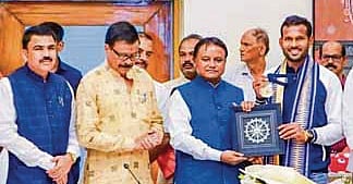 Hockey star Rohidas returns to a rousing welcome, felicitated by Odisha ...
