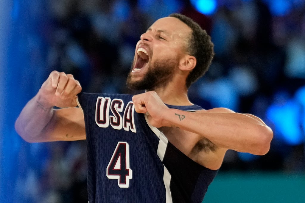 Stephen Curry signs $63 million extension with Warriors for 2026-27 season