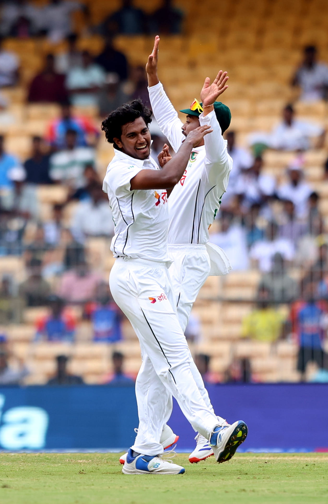 Mahmud lone bright spot on otherwise tough day for Bangladesh