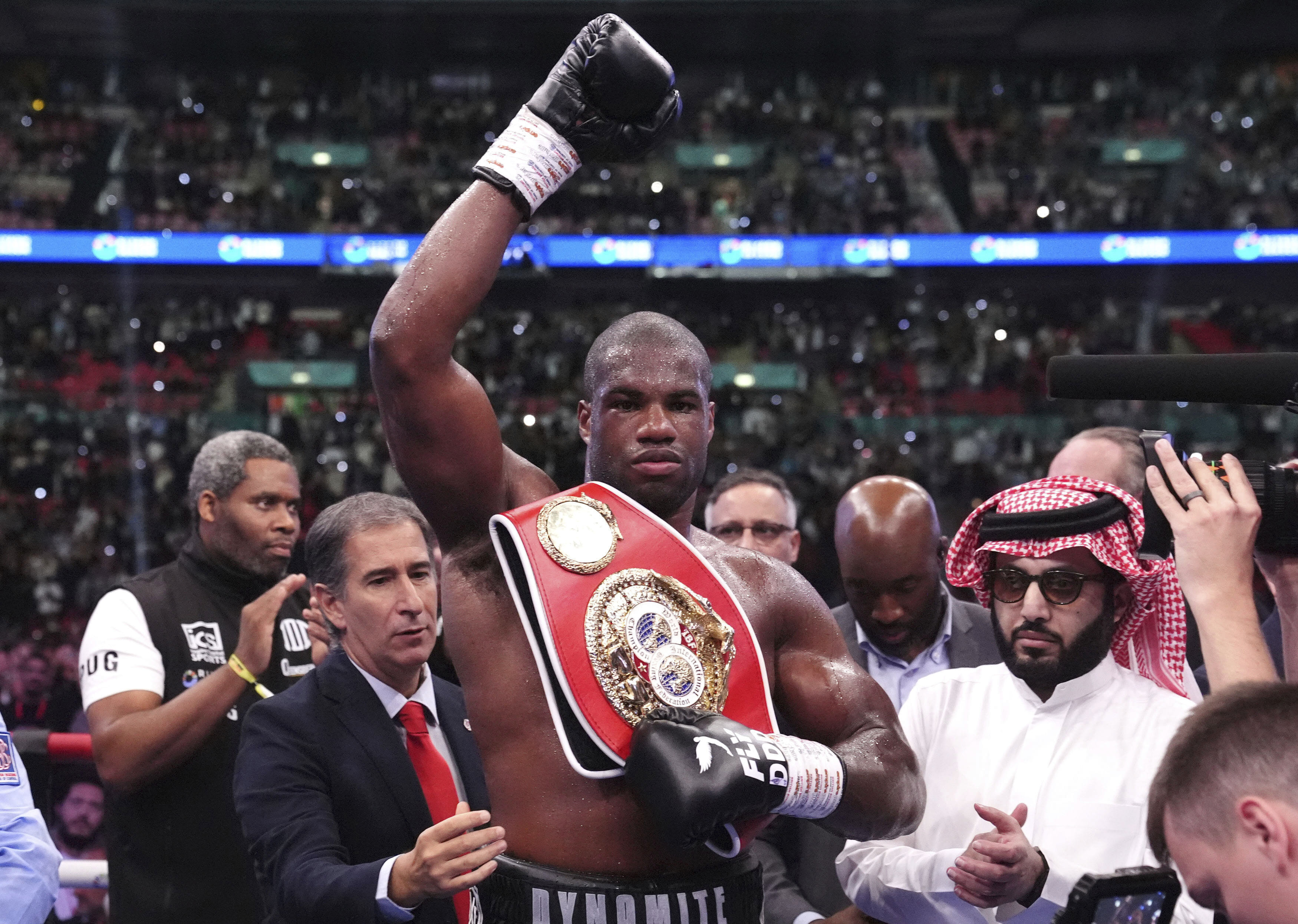 Dubois beats up Joshua to retain IBF heavyweight title with brutal 5th-round knockout