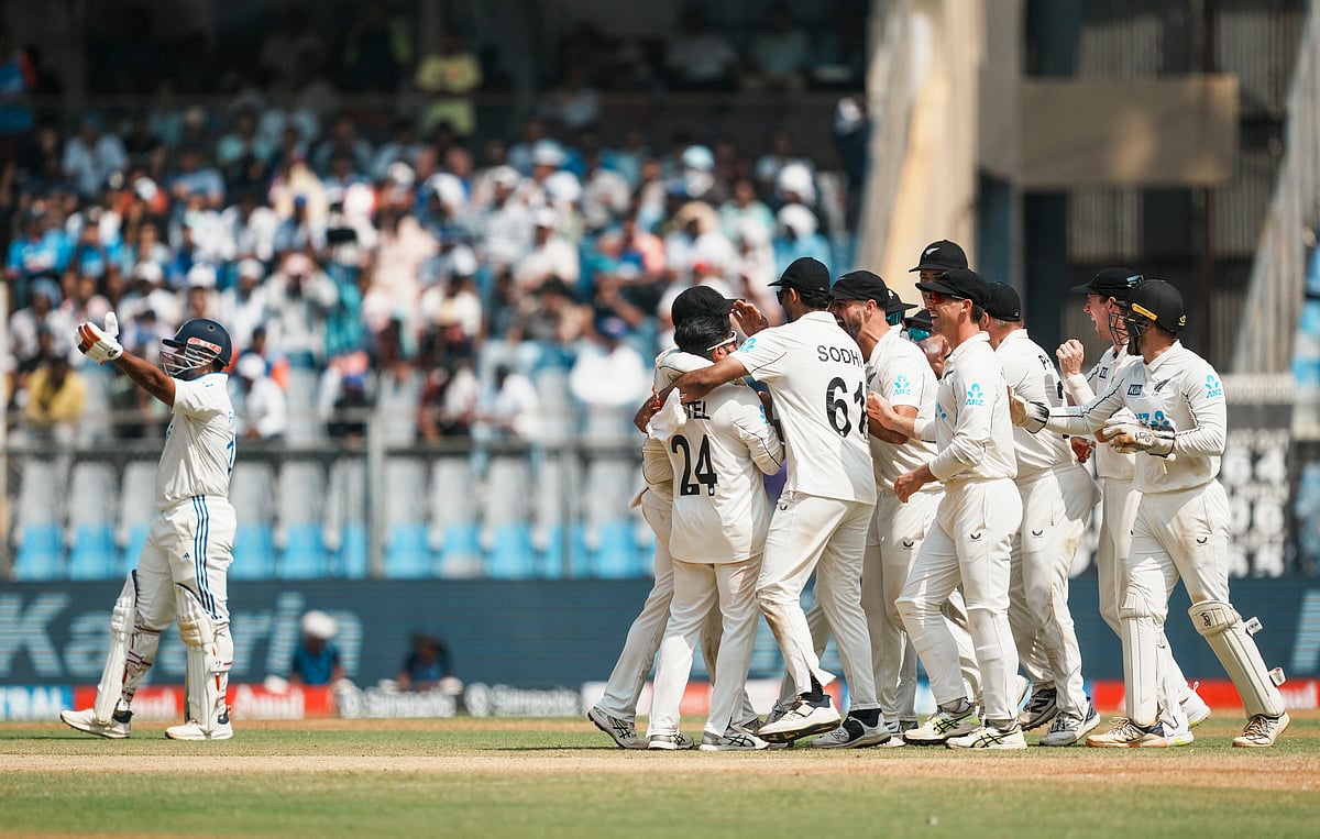 India lose third Test and series in historic defeat