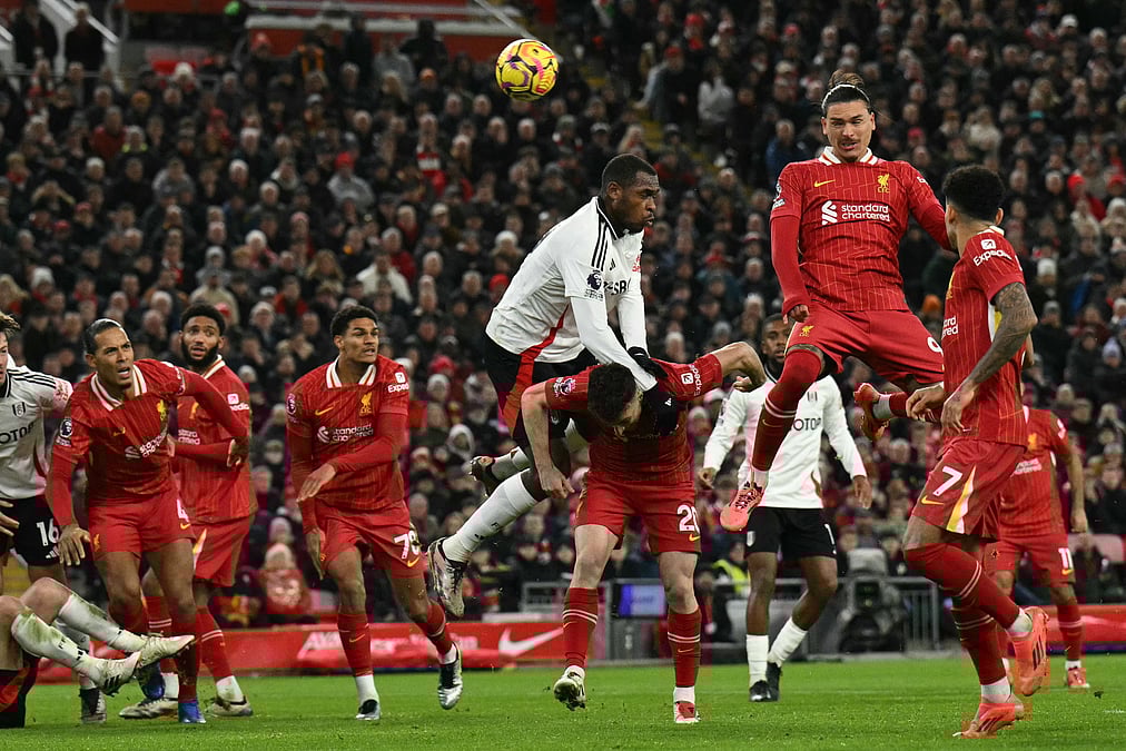 Manchester United Deliver Statement Win, Chelsea Close Gap and Tottenham Win Big: Premier League Recap 3 Jota rescues 10-man Liverpool in Fulham draw, Arsenal frustrated