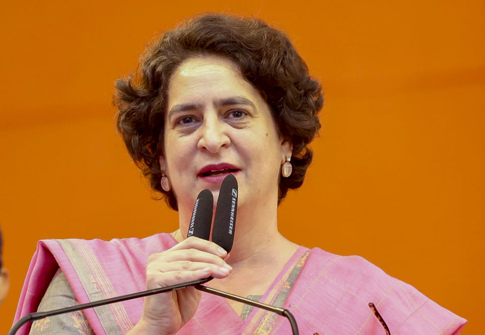 'આપણને વધુ ભંડોળની જરૂર છે', કેરળ પહોંચ્યા પછી પ્રિયંકા ગાંધીએ શું કહ્યું? 1 Central govt doing everything to weaken Constitution, democracy in India: Priyanka Gandhi