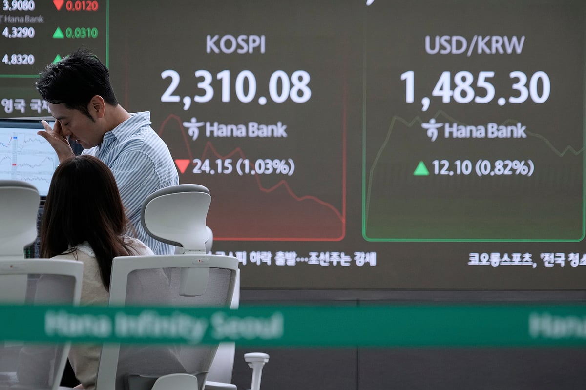 Asian shares deepen losses after another Wall St retreat as tariffs due to take effect