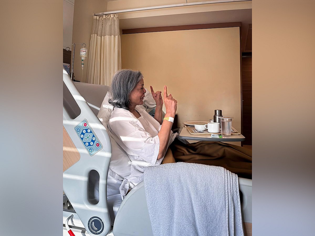 Zeenat Aman recovering after undergoing medical procedure, pens note about missing social media