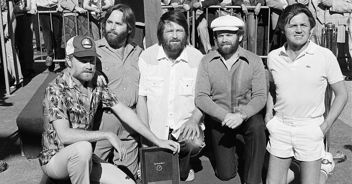 Musical revolutionaries Sly Stone and Brian Wilson leave life’s stage nearly simultaneously Musical revolutionaries Sly Stone and Brian Wilson leave life’s stage nearly simultaneously